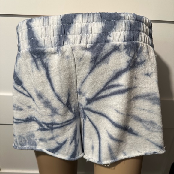 🌈 Trendy Grayson Threads Girls Tie-Dyed Shorts | XS | Cozy Sleepwear - Picture 6 of 9
